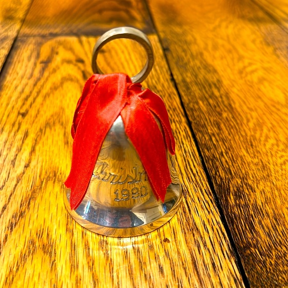 NEW🎄 INTERNATIONAL SILVER COMPANY CHRISTMAS 1990 SILVER BELL ORNAMENT W/ RIBBON - Picture 1 of 6